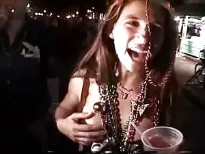 Papa baise sa fille  ...