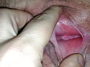 Une ado latine xxx g ...